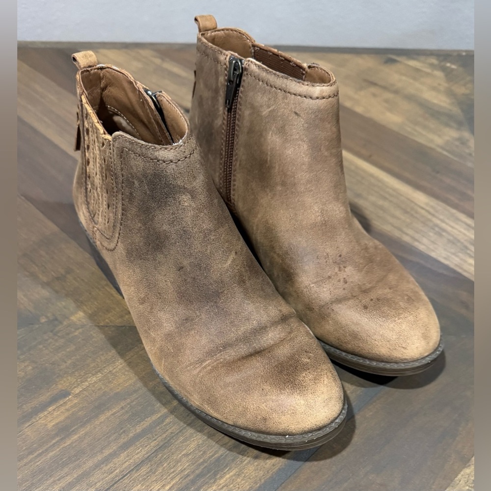 Sperry Women - Size 6.5M - Tan Nubuck Ankle Cowboy Boot Style Side Zip STS80427